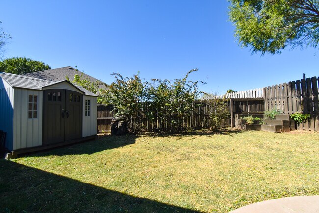 Building Photo - 701 Earls Ct