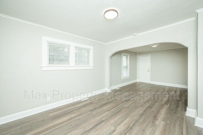 Building Photo - 308 E Hillside Ave