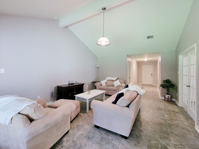 Building Photo - BEAUTIFUL LARGE 1 STORY 3 BEDROOM 2 BATH H...
