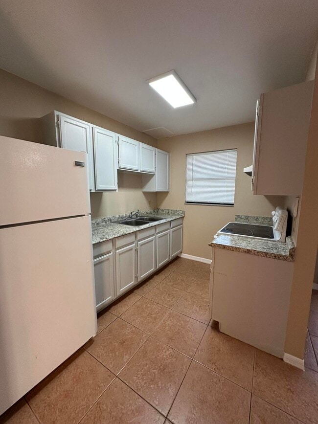 Building Photo - 954 Louisiana Ave