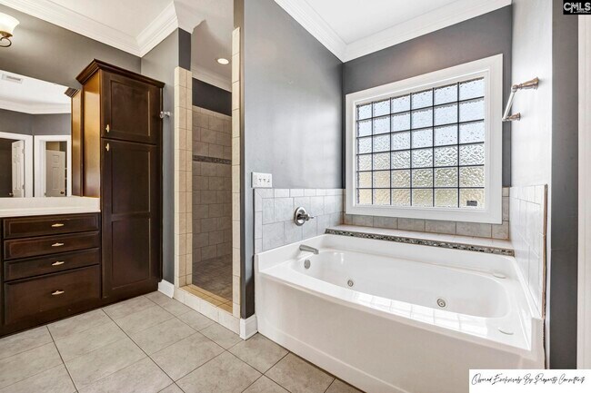 Building Photo - 120 Pinehurst Ct