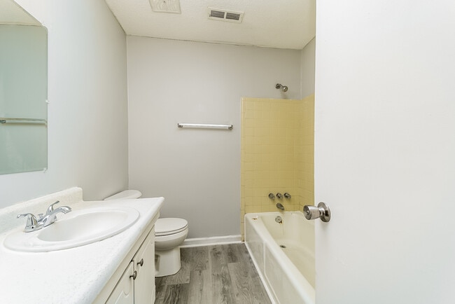 Building Photo - Impressive Home In Ladson