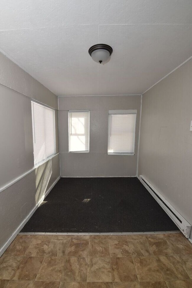 Building Photo - Mishawaka North-east 2 bedroom and 1 bath home on a large lot