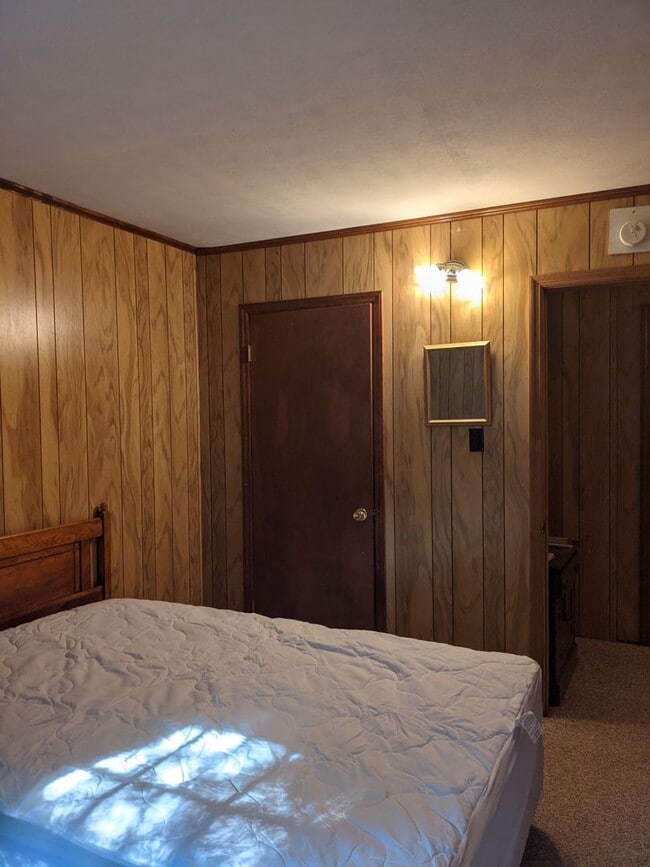 Building Photo - Montreat School Year Rental