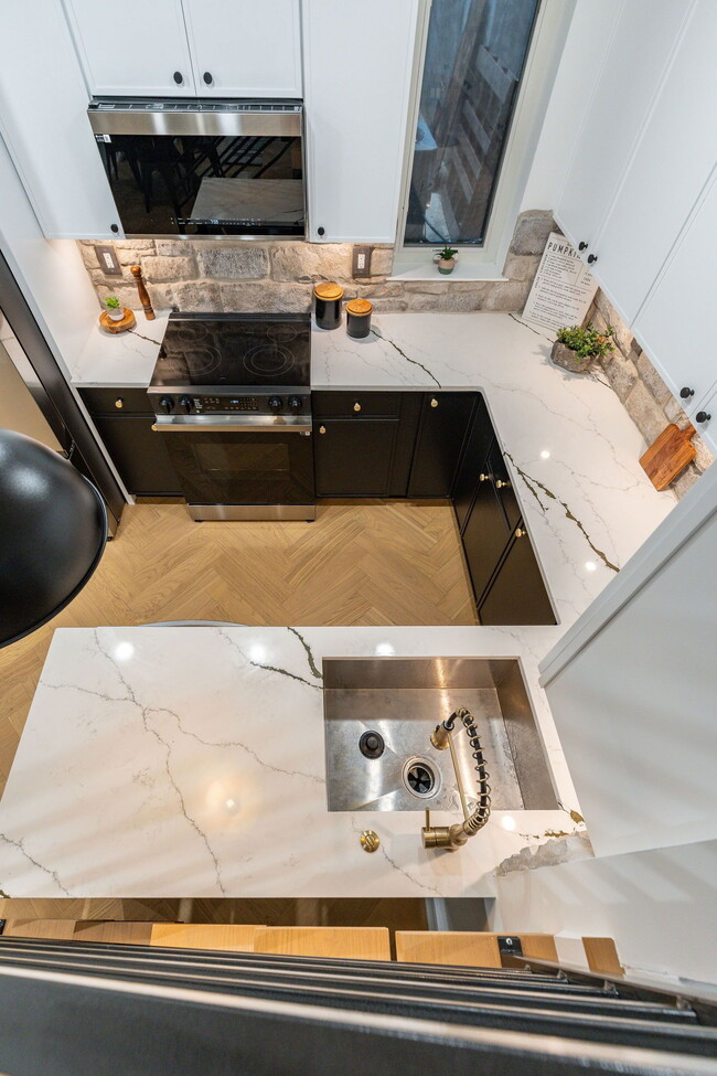 Building Photo - 609 S Orianna St