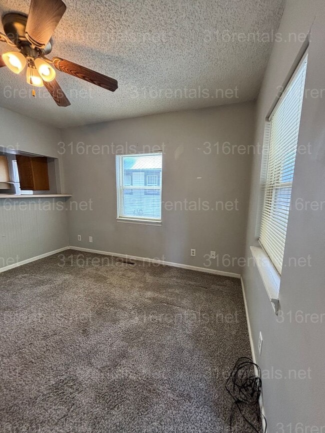 Building Photo - Two bed one bath available now!