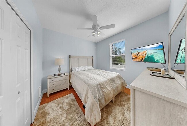 Building Photo - 2336 Winsloe Dr