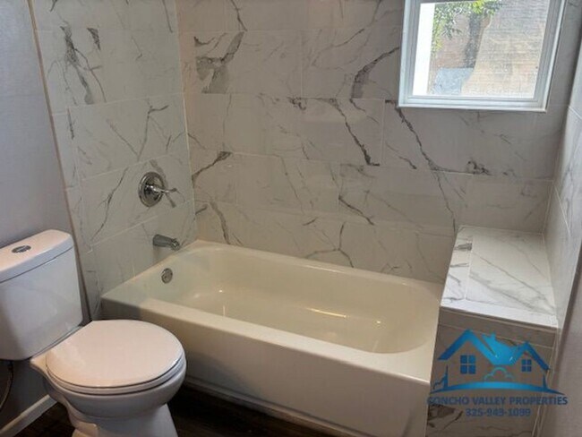 Building Photo - For Rent - 5 Bedroom/ 2 Bathroom in Santa Rita