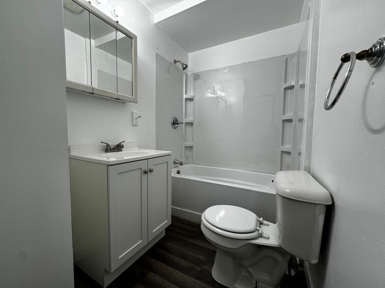 Building Photo - 1426 9th St