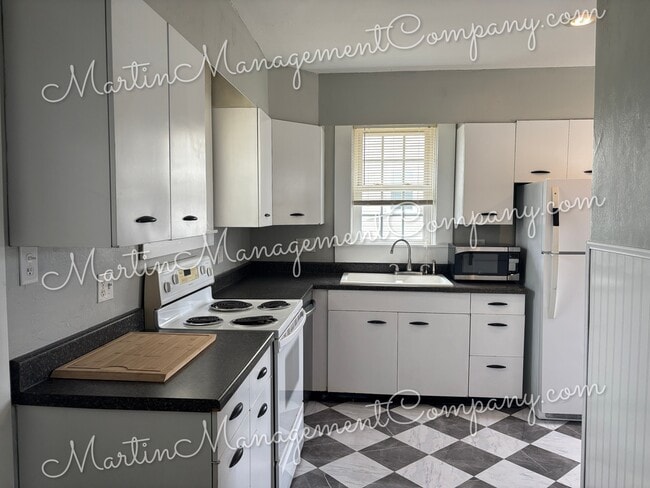 Building Photo - 2201 S Grand Ave