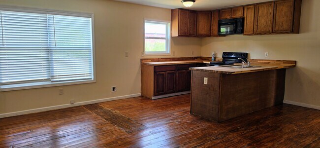 Building Photo - 53b Pennington Rd