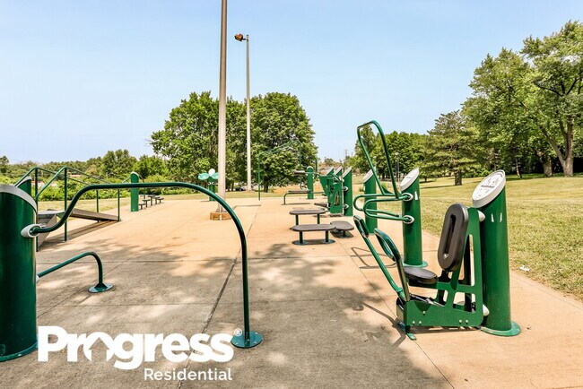 Building Photo - 251 Flora Dr