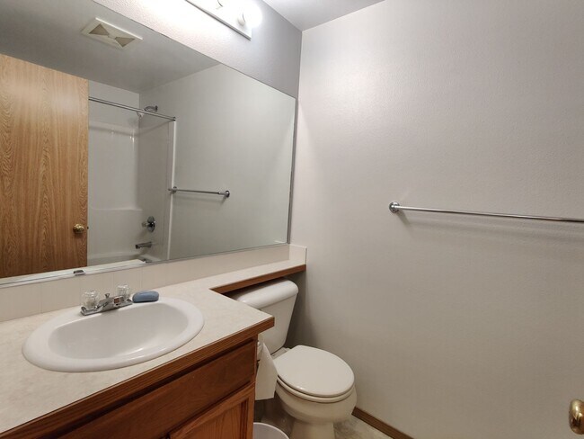 Building Photo - West Pasco Location close to Rd 100 interc...