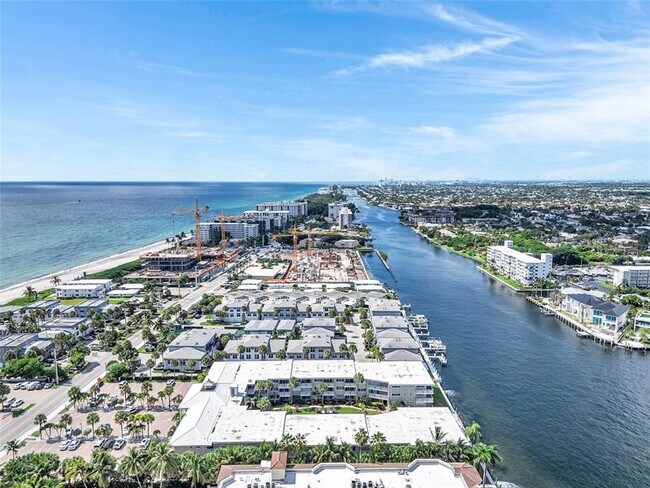 Building Photo - 1198 Hillsboro Mile