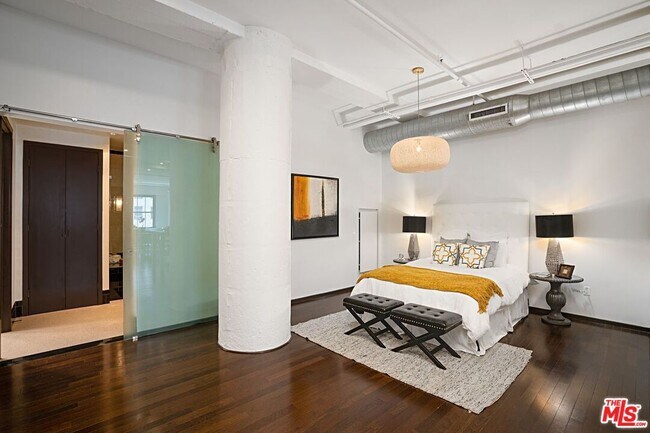 Building Photo - 1645 Vine St