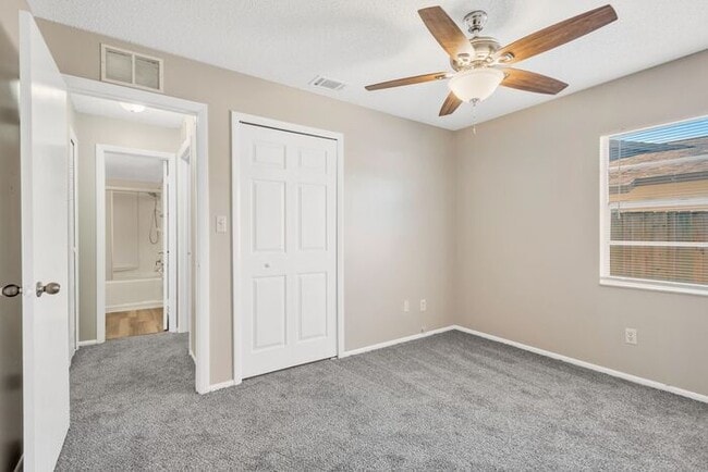 Building Photo - 3Br 2BA Home in Brandon, FL - New Paint and Carpet