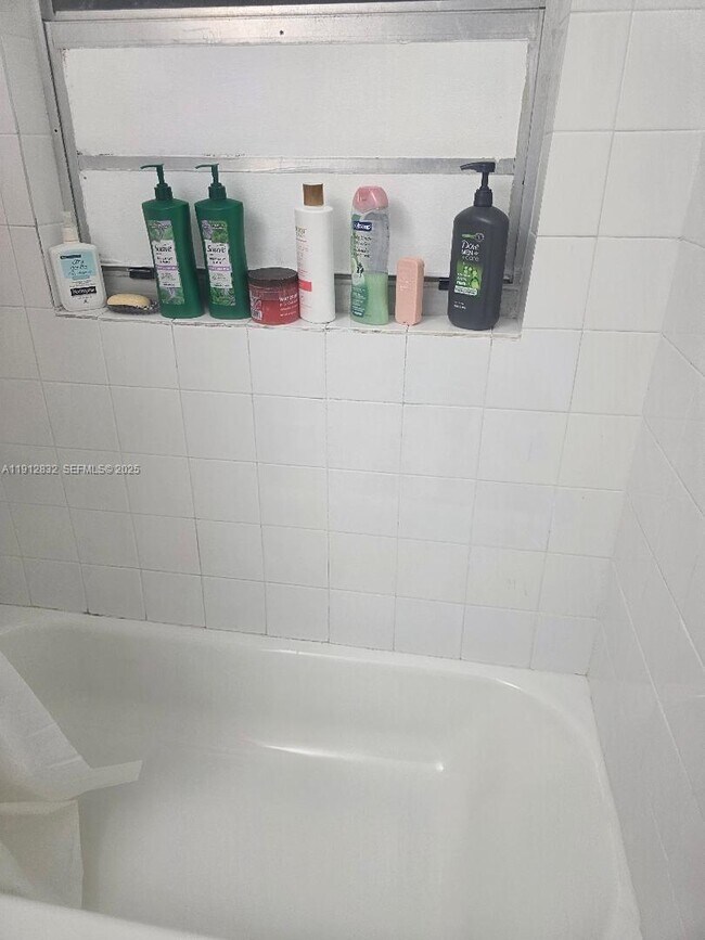 Building Photo - 340 W 19th St