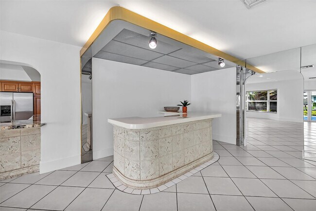 Building Photo - 2427 Sea Island Dr