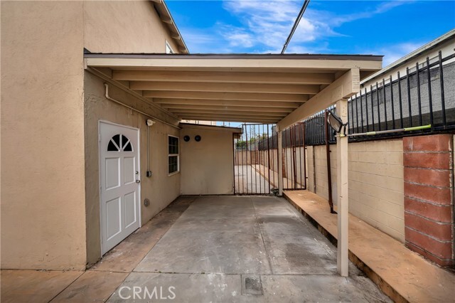 Building Photo - 6827 Simpson Ave