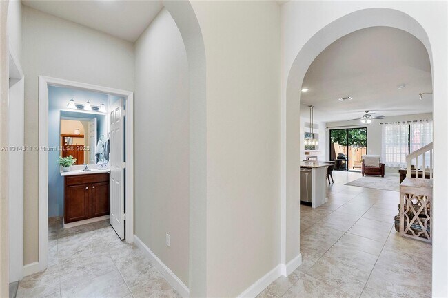 Building Photo - 10450 Wellington Parc Dr