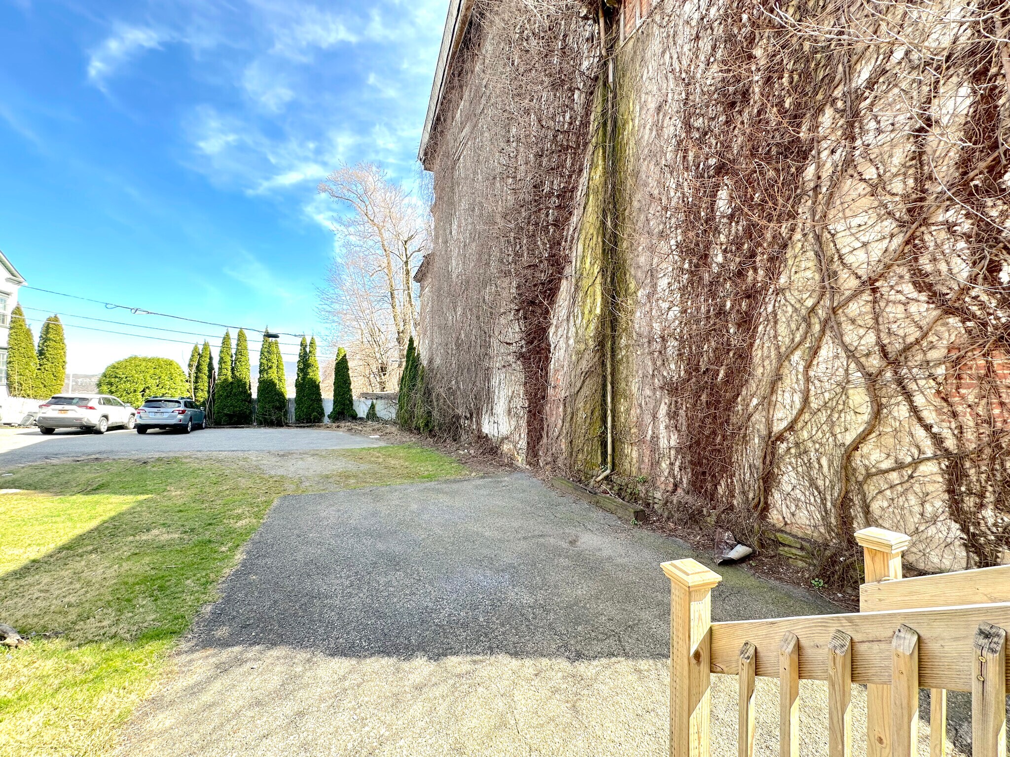 Building Photo - 152 Grand St