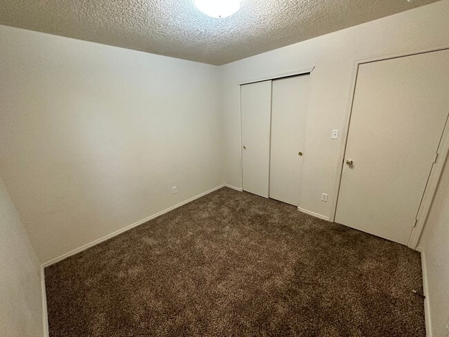 Building Photo - 4 bed 2 bath home in Huning Ranch