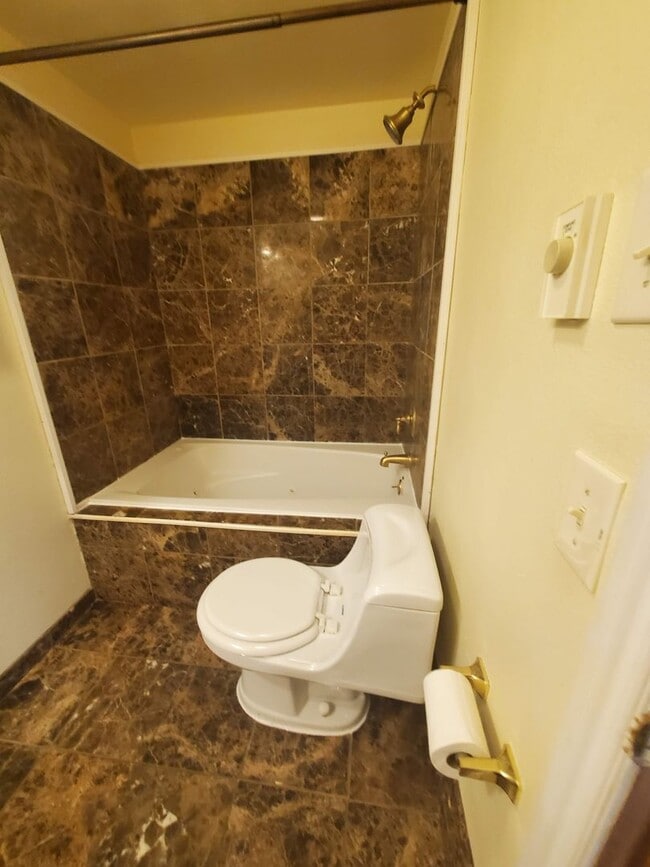 Building Photo - 1129 1/2 West 16th St., Port Angeles, WA 98362