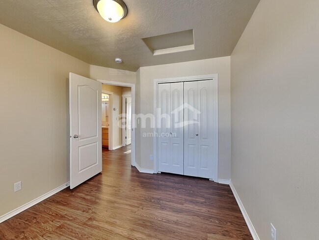 Building Photo - 956 S Wild Yucca Ave