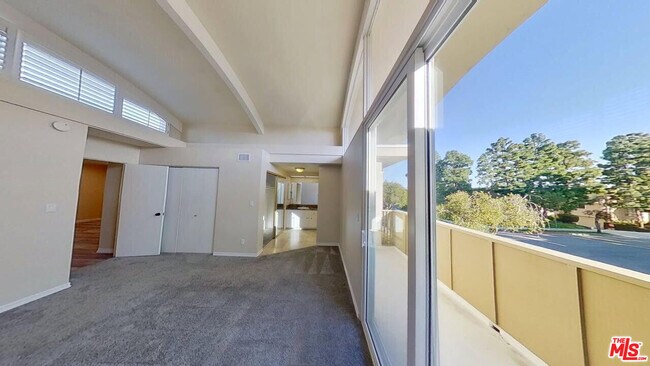 Building Photo - 4754 La Villa Marina