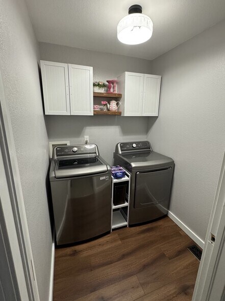 Building Photo - 7130 Golden Acacia Ln