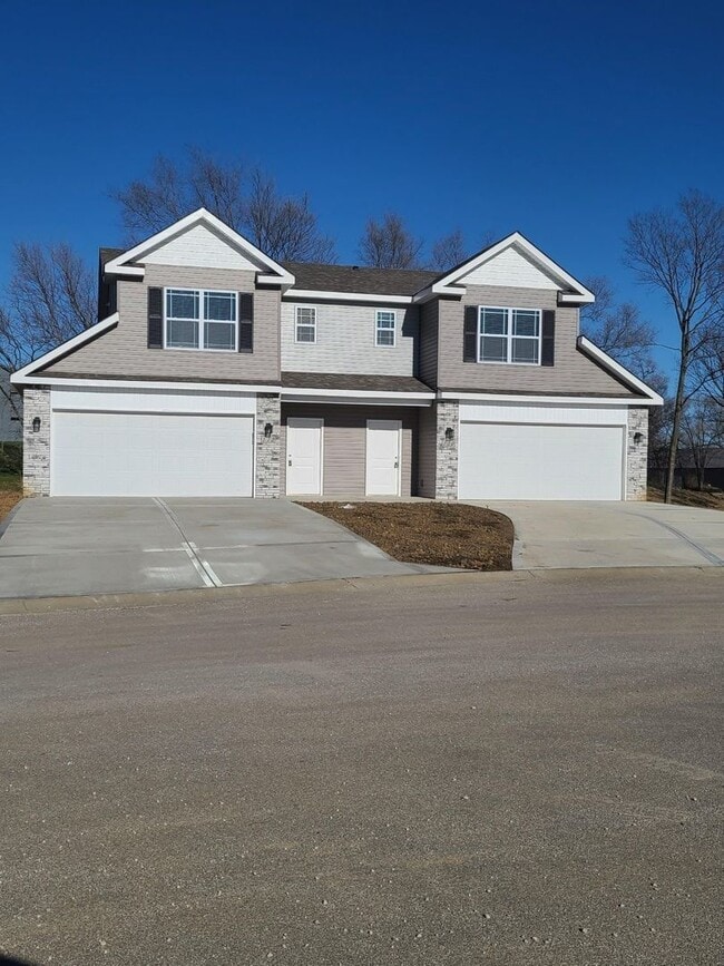 Primary Photo - 3 Bedroom, 2.5 Bath Duplex