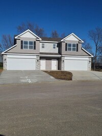 Building Photo - 3 Bedroom, 2.5 Bath Duplex