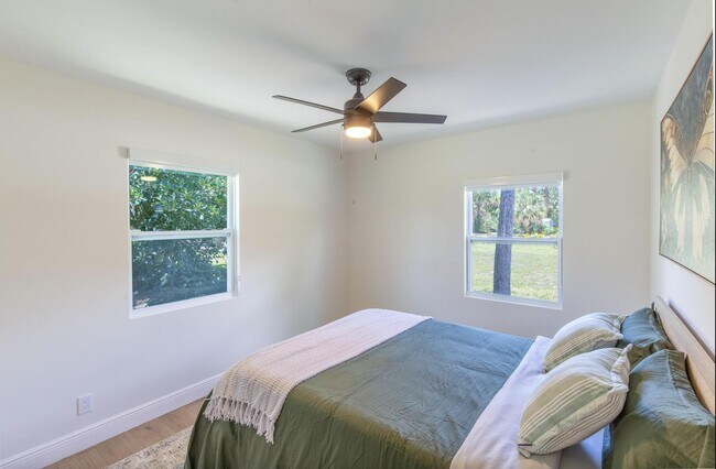 Building Photo - 16932 Aintree Dr W