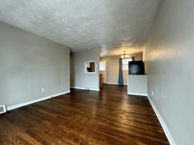 Building Photo - 215 Erhardt Dr