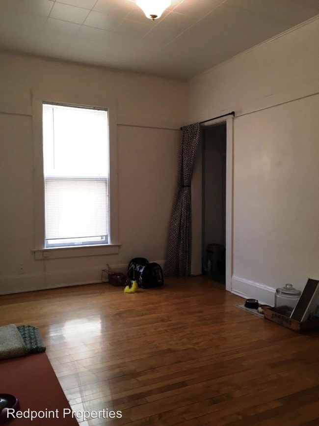 Building Photo - 715-719 Broadway N