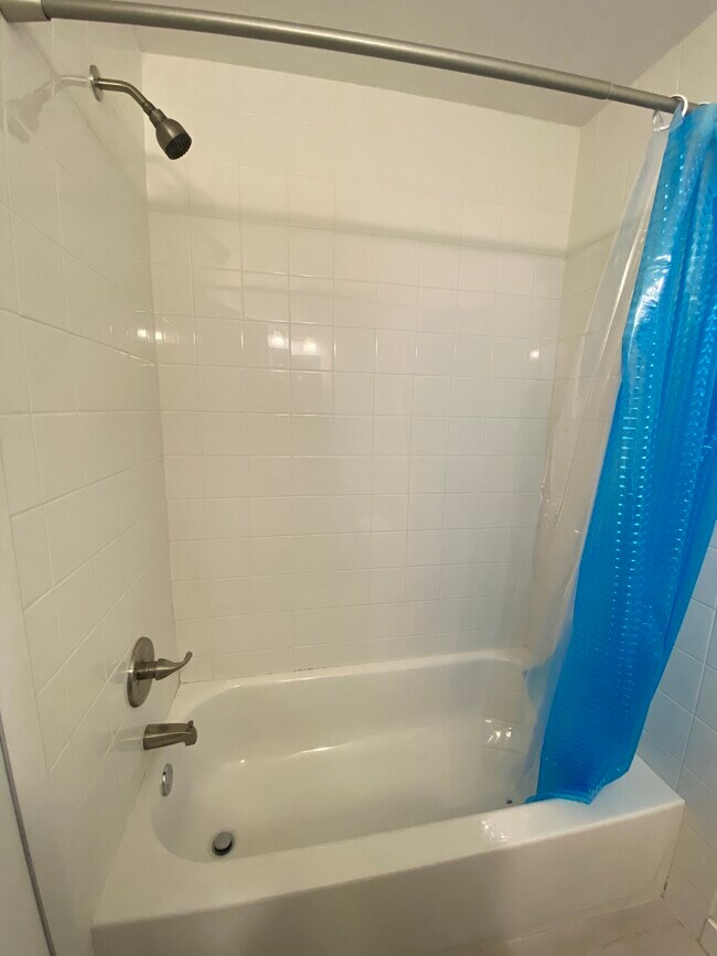 Building Photo - 2638 Daphne Rd