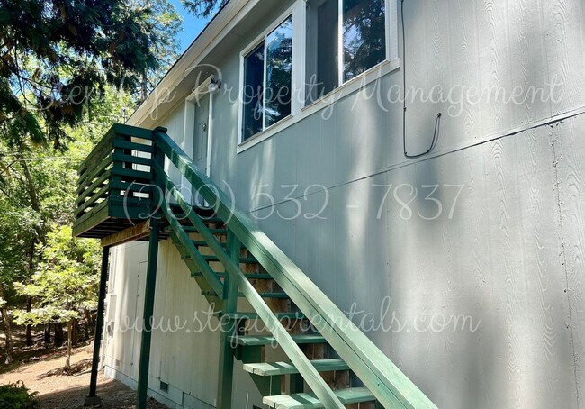 Building Photo - Modern Mountain Living: 3-Bedroom Home wit...