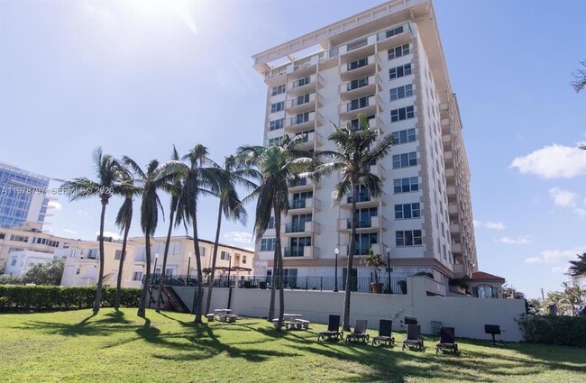 Building Photo - 9195 Collins Ave