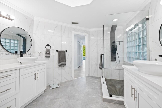Building Photo - 765 Bayside Ln
