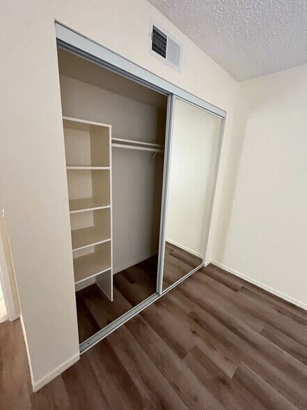 Building Photo - 1201 S McClintock Dr