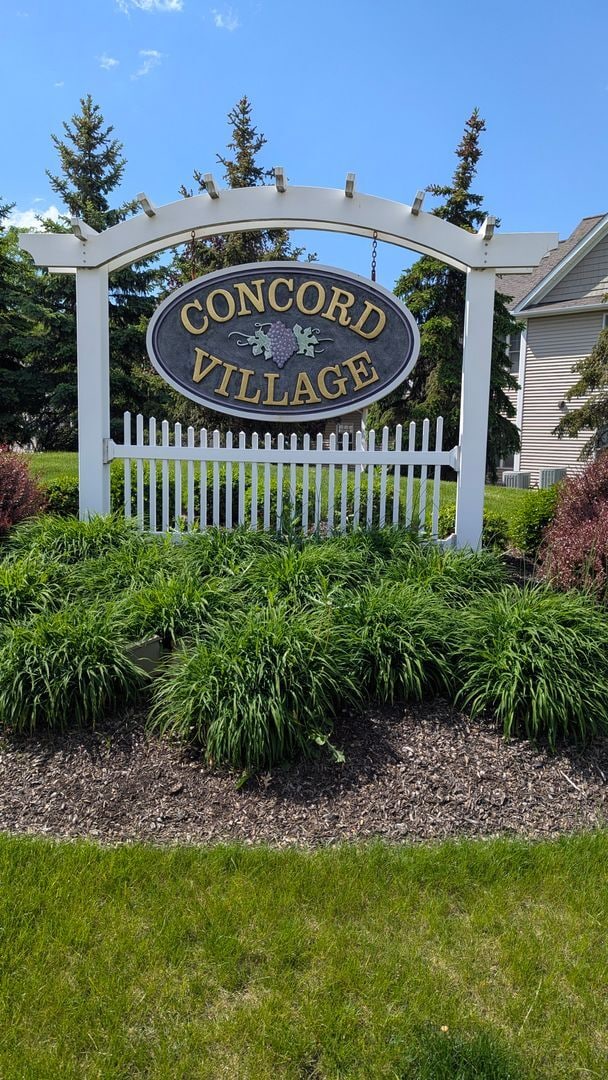 Building Photo - Luxury Townhome in Avon Ohio