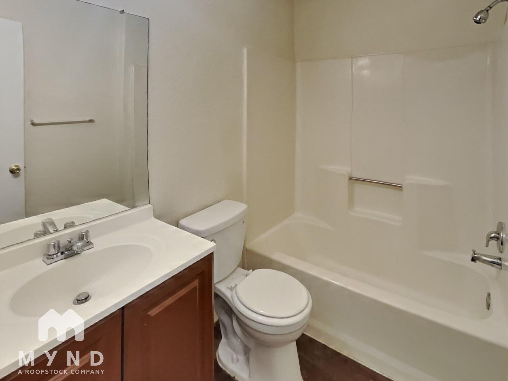 Building Photo - 2214 Creekside Ln