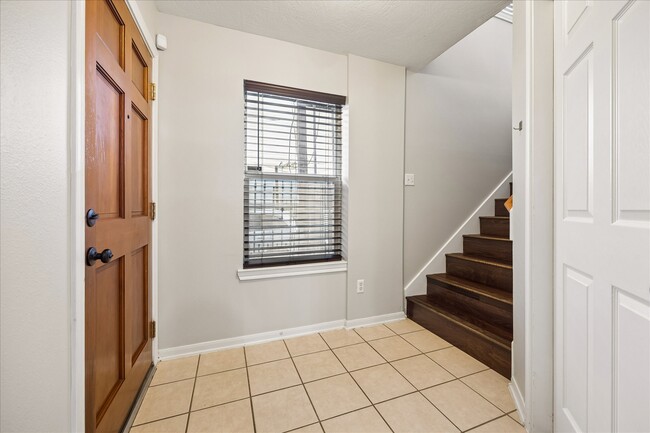 Building Photo - 1510 Robin St