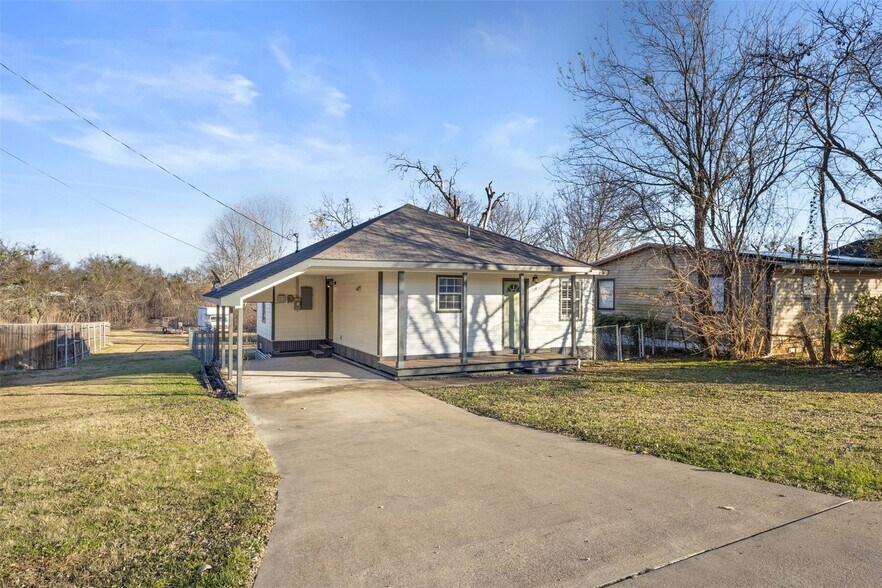 Building Photo - 314 Woodard St
