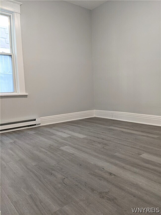 Building Photo - 2026 Hertel Ave