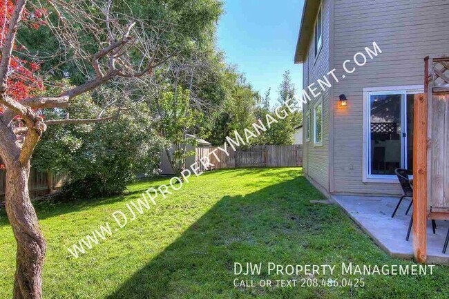 Building Photo - 520 N Shady Grove Way