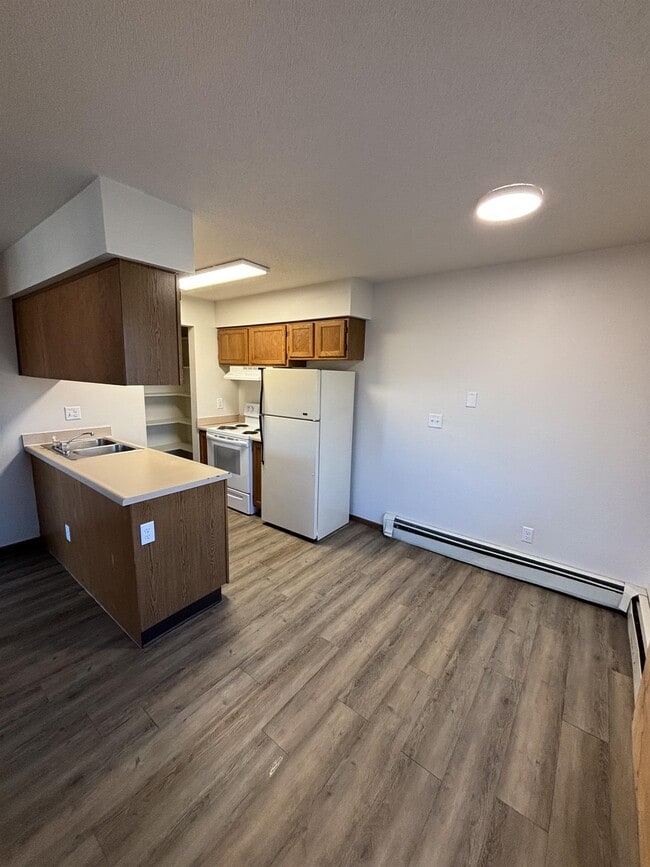 Building Photo - 619 S Johnson-5