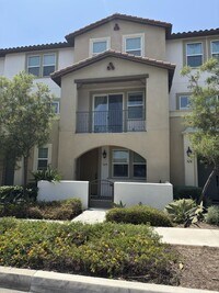 Building Photo - Gorgeous 3bdrm/3ba 2018 build condo...