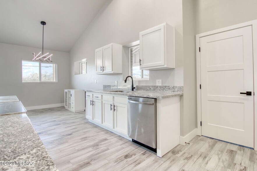 Building Photo - 892 E Glenn St