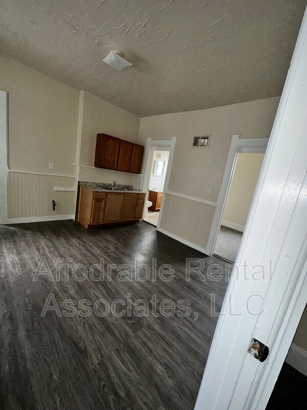 Building Photo - 1428 S 11th St